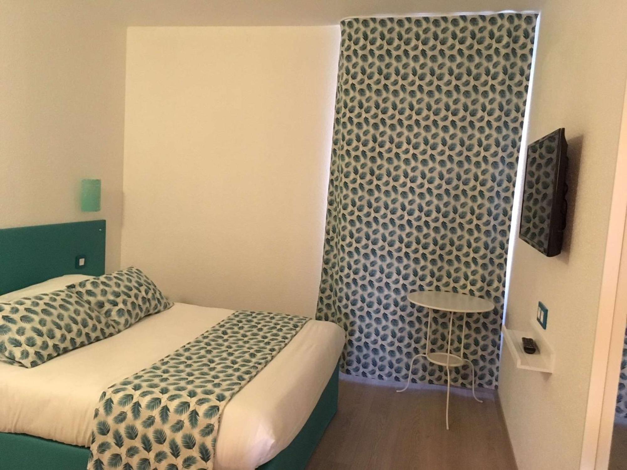 Brit Hotel Salon De Provence Εξωτερικό φωτογραφία